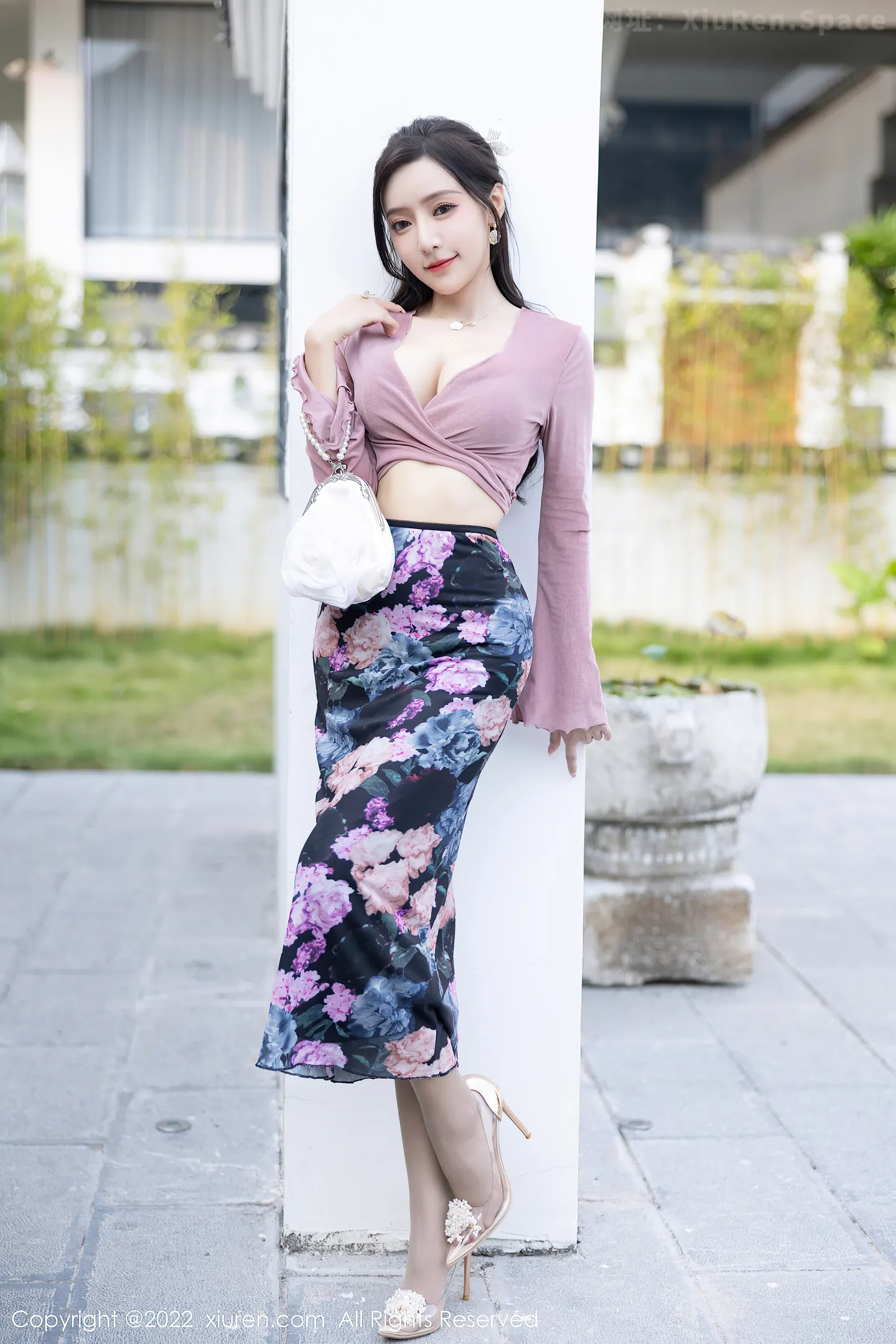 图片[6]-[XiuRen秀人网] VOL.5985 女神王馨瑶yanni粉灰色上衣配花色长裙露蕾丝内衣撩人诱惑写真82P-秀人网官方网站